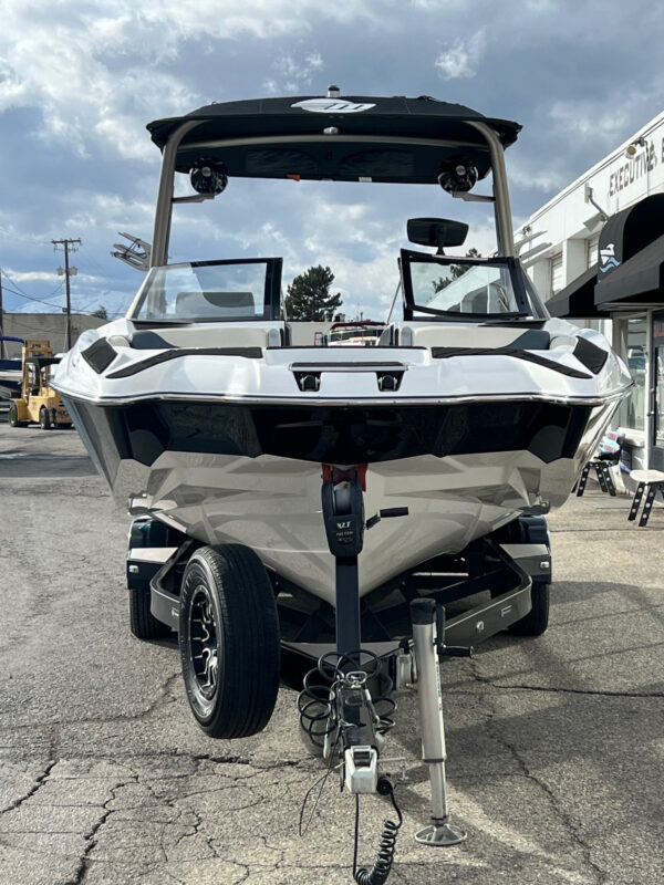 2018 24' Malibu "Wakesetter MXZ" Bowrider REDUCED - Image 7