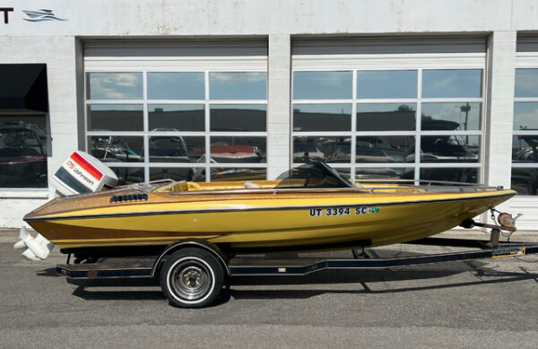 1979 19' Glastron-Carlson "CVZ" Bowrider