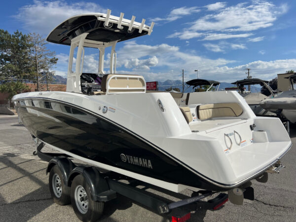 2022 25' Yamaha "255 FSH Sport E" Bowrider - Image 4