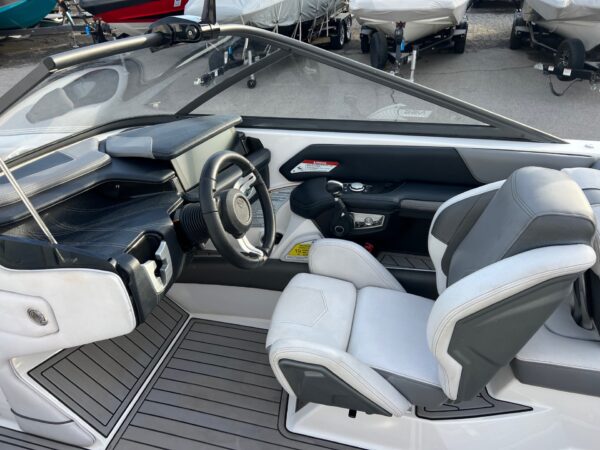 2017 25' Super Air Nautique "G25" Bowrider - Image 28