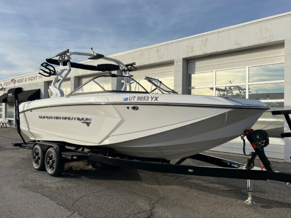 2017 25' Super Air Nautique "G25" Bowrider - Image 3