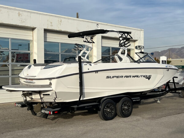 2017 25' Super Air Nautique "G25" Bowrider - Image 4