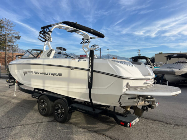 2017 25' Super Air Nautique "G25" Bowrider - Image 6