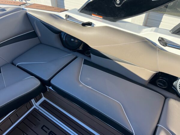 2019 21' Centurion "Fi21" Bowrider - Image 21