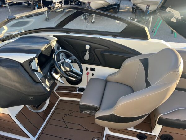 2019 21' Centurion "Fi21" Bowrider - Image 32