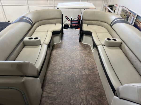 2019 25' Crest "Classic 250" Triple Toon Upper Sun Deck Hardtop - Image 30