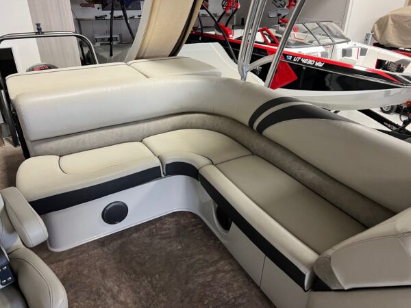 2019 25' Crest "Classic 250" Triple Toon Upper Sun Deck Hardtop - Image 38