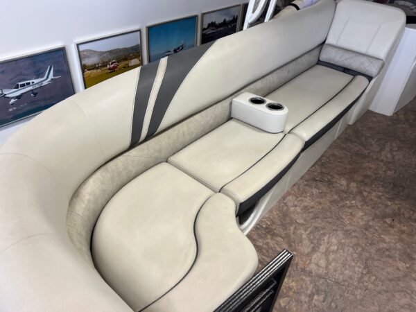 2019 25' Crest "Classic 250" Triple Toon Upper Sun Deck Hardtop - Image 22