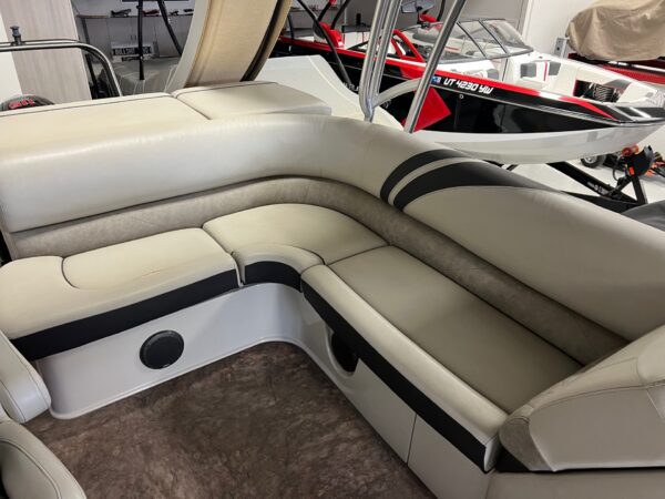 2019 25' Crest "Classic 250" Triple Toon Upper Sun Deck Hardtop - Image 26