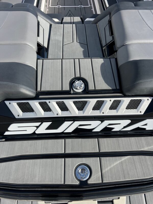 2022 25' Supra "SE550" Bowrider - Image 37