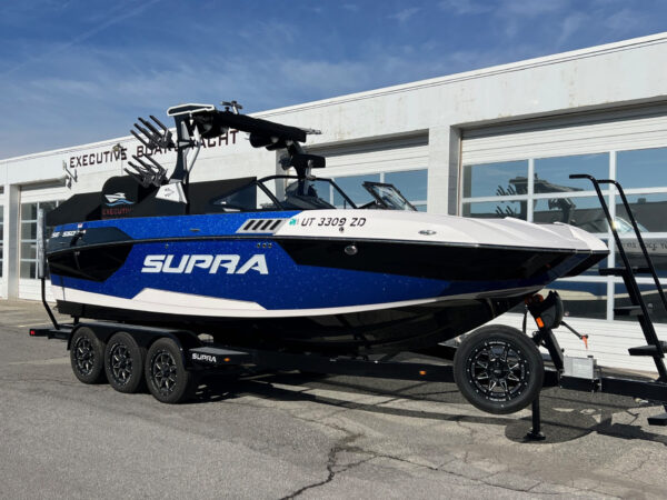 2022 25' Supra "SE550" Bowrider - Image 2