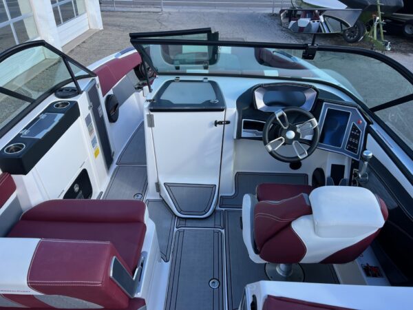 2023 26' MasterCraft "X26" Bowrider - Image 17