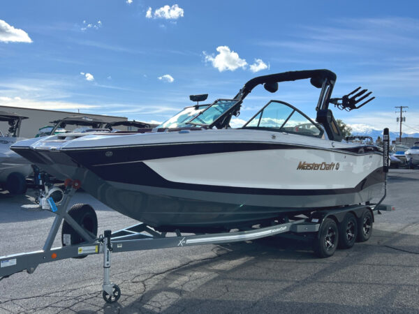 2023 26' MasterCraft "X26" Bowrider - Image 4