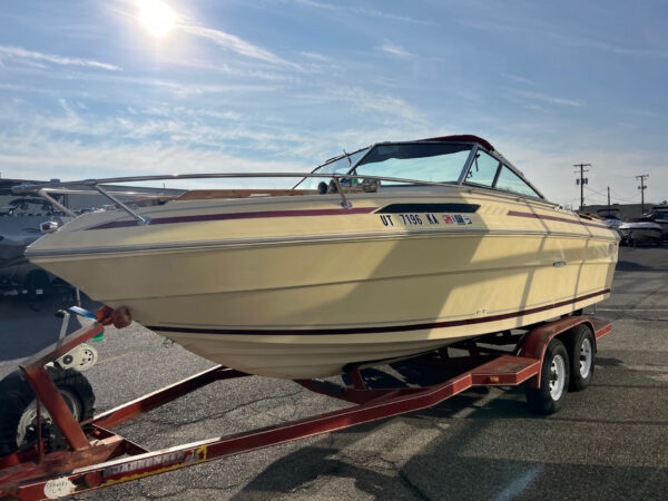 1981 21' Sea Ray "210" Cuddy - Image 4