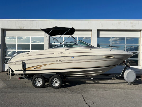 2001 21' Sea Ray "215 Express Cruiser" Cuddy