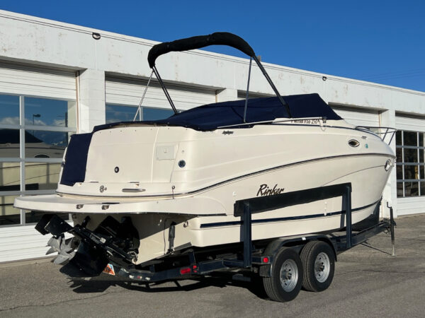 2003 25' Rinker "Fiesta Vee 250 EC" Cruiser - Image 9