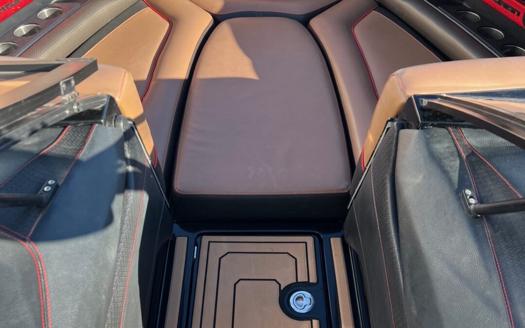 Js Cockpit 2018 25 Centurion Ri257 BR wb & js cockpit (7) - Executive Boat And Yacht