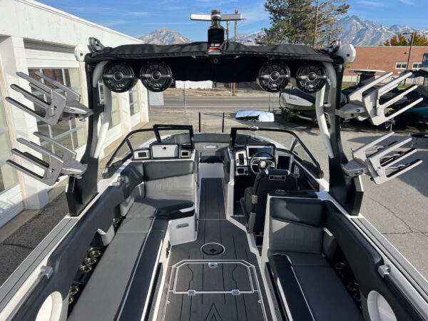 2022 25' Supra "SE550" REDUCED - Image 17