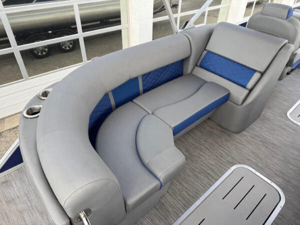 2023 25' Bennington "25 LT Bowrider" Triple-Pontoon - Image 28