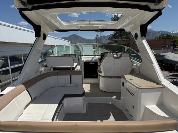 2018 35' Sea Ray "Sundancer 350 Axius" - Image 18
