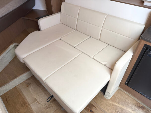 2018 35' Sea Ray "Sundancer 350 Axius" - Image 52