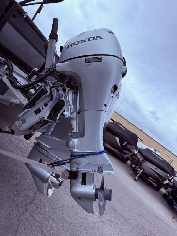 2021 25' Trifecta "25 RFC2 SS" Triple-Toon - Image 8
