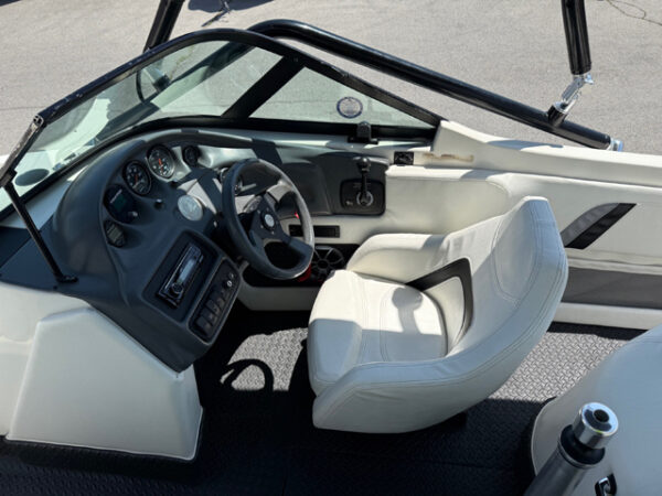 2000 22' Centurion "Elite Bowrider" - Image 16