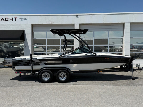 2000 22' Centurion "Elite Bowrider"