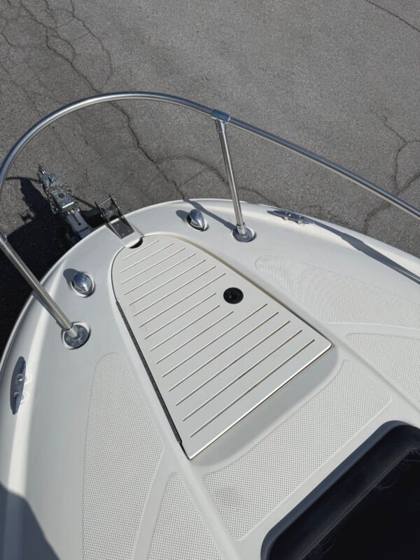 2001 19' Bayliner Capri "192 LX Sport Cuddy" - Image 10