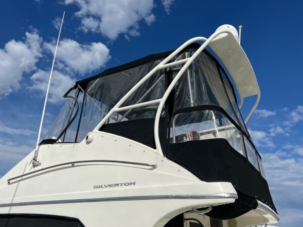 2007 33' Silverton "Convertible" - Image 9