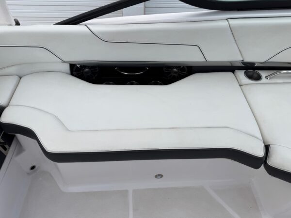 2019 23' Regal "23 RX Surf" Bowrider REDUCED - Image 20