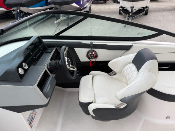 2019 23' Regal "23 RX Surf" Bowrider REDUCED - Image 31