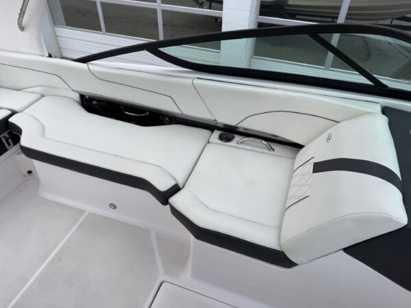2019 23' Regal "23 RX Surf" Bowrider REDUCED - Image 19