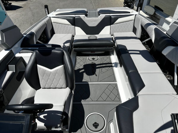 2021 23' Tige' "Z3" Bowrider - Image 9