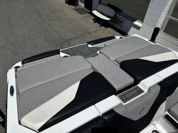 2021 23' Tige' "Z3" Bowrider - Image 17