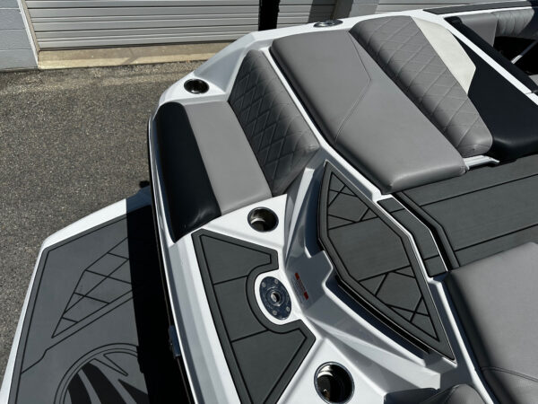2021 23' Tige' "Z3" Bowrider - Image 19