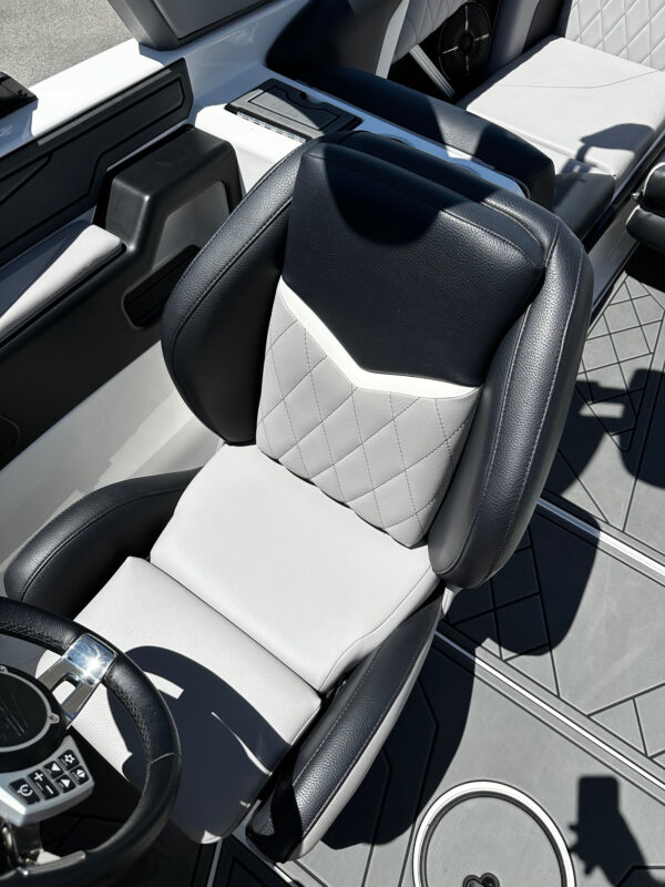 2021 23' Tige' "Z3" Bowrider - Image 23