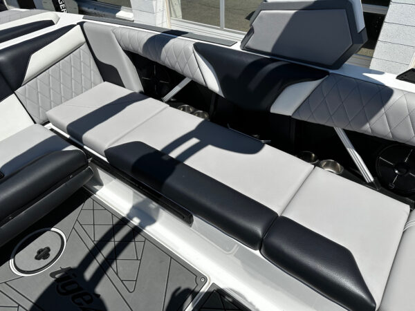 2021 23' Tige' "Z3" Bowrider - Image 12