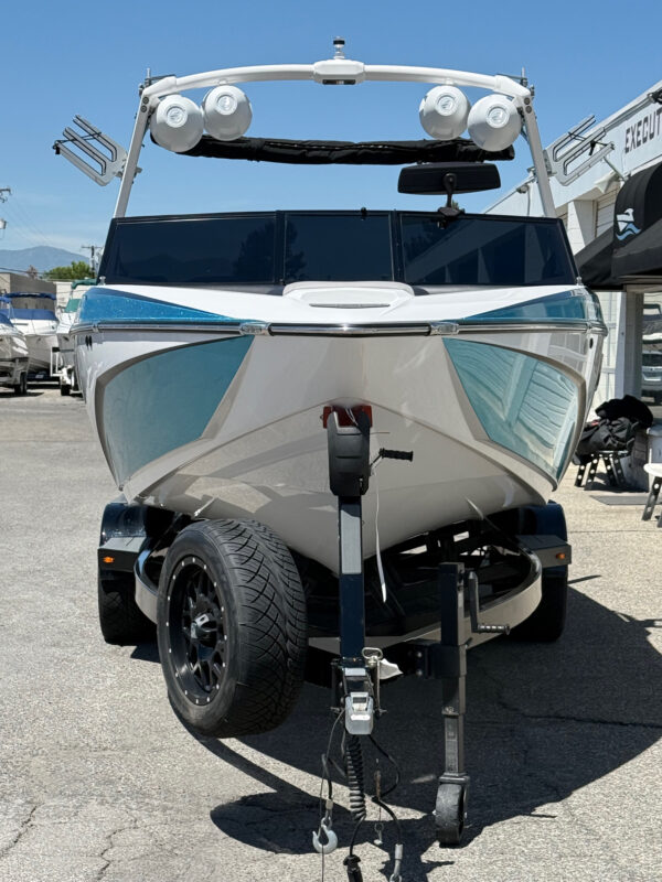 2021 23' Tige' "Z3" Bowrider - Image 8