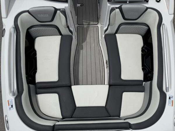 2021 27' Yamaha "275 SD" - Image 8