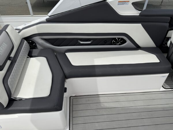 2021 27' Yamaha "275 SD" - Image 20