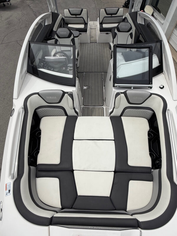 2021 27' Yamaha "275 SD" - Image 9