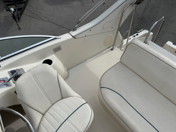 1996 28' Bayliner Ciera "2858 Command Bridge" - Image 17