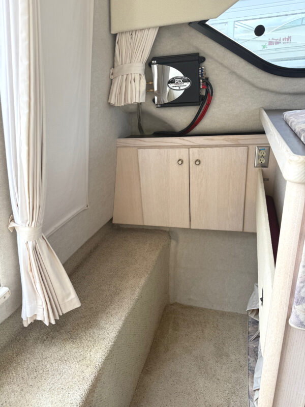 1996 28' Bayliner Ciera "2858 Command Bridge" - Image 32