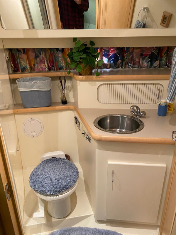 1996 43' "430 Cockpit Motor Yacht" - Image 33