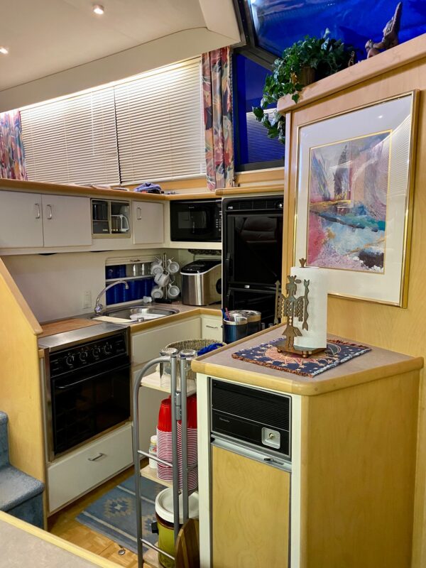 1996 43' "430 Cockpit Motor Yacht" - Image 25
