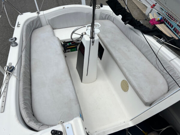 1998 26' MacGregor "26X/SL" Motorsailer - Image 11