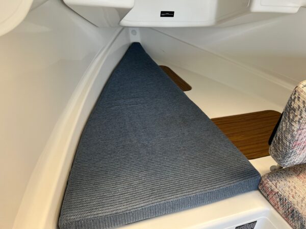 1998 26' MacGregor "26X/SL" Motorsailer - Image 20