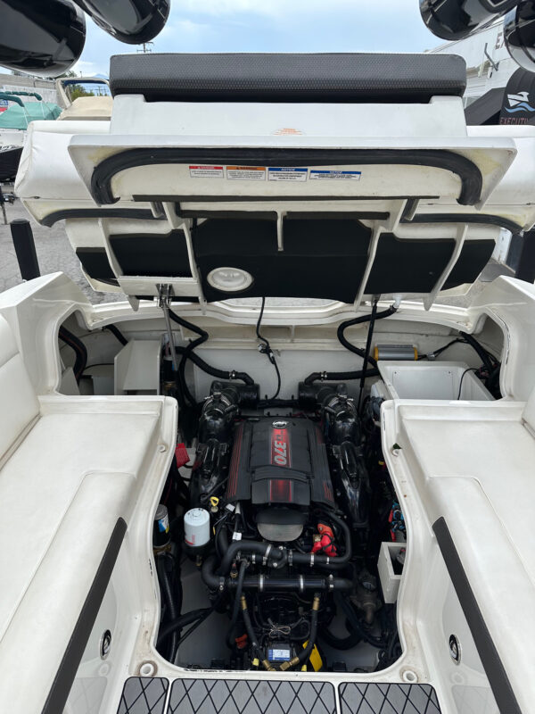 2017 23' Sea Ray "SLX-W 230" Surf - Image 24