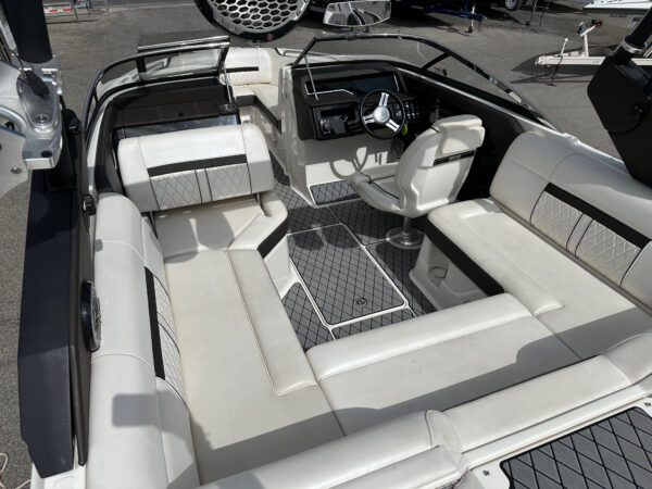 2017 23' Sea Ray "SLX-W 230" Surf - Image 28